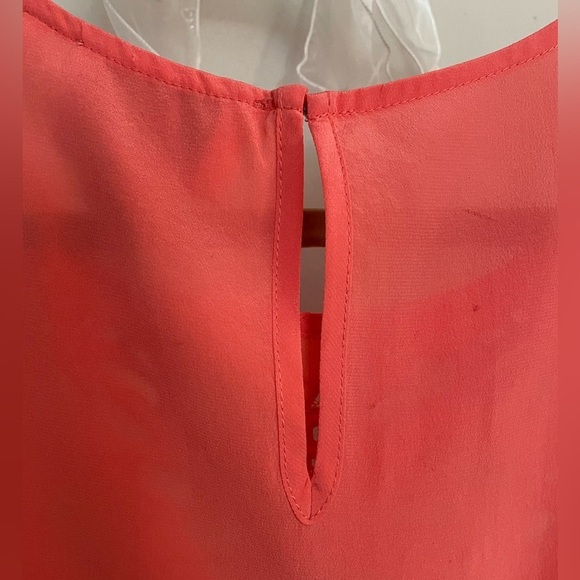 Cynthia Rowley M 100% silk Eyelet top Rich Coral EUC back key hole hook closure - Picture 5 of 9